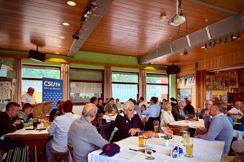 Zahlreiche Besucher beim Familienfest der CSU Neusorg